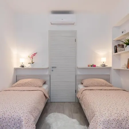 Apartment Pearl Of Split, With Terrace For 4 *