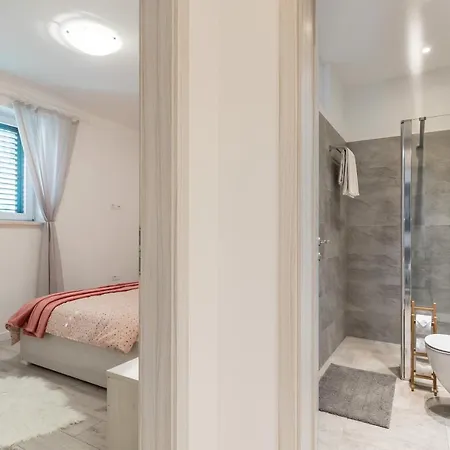 Apartment Pearl Of Split, With Terrace For 4