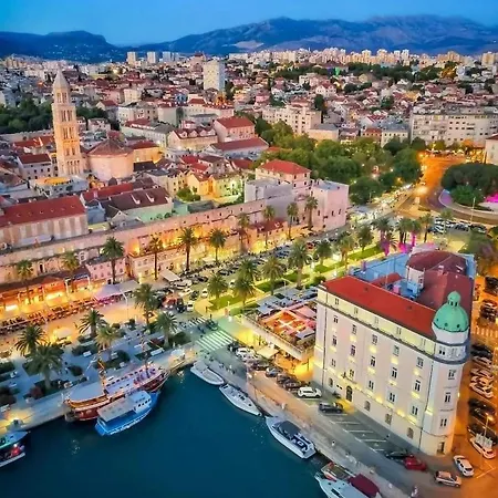 Pearl Of Split, With Terrace For 4 Apartman Split